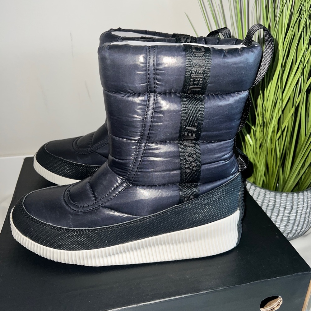 Women's Sorel Out N About Puffy Mid size 7.5 Black